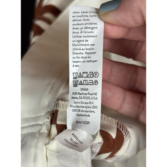 Spanx On the Go Shorts Cream Brown Zebra Stripe Size Medium Flat Front Stretch - Picture 5 of 11